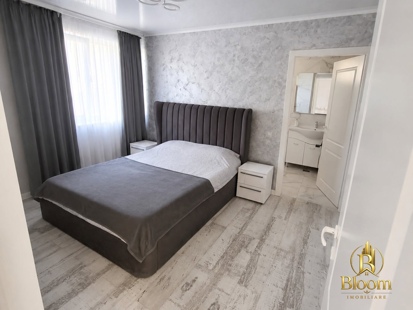 Dormitor matrimonial cu baie proprie