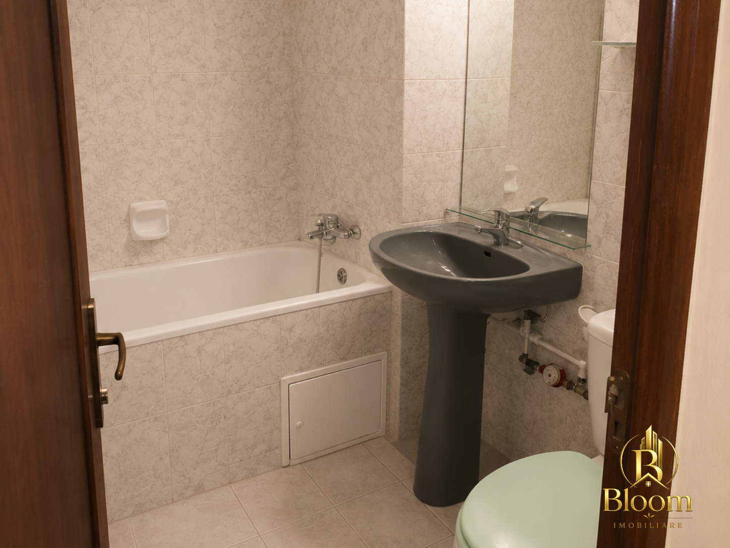 Baie curată cu cadă, apartament Tiglina 2